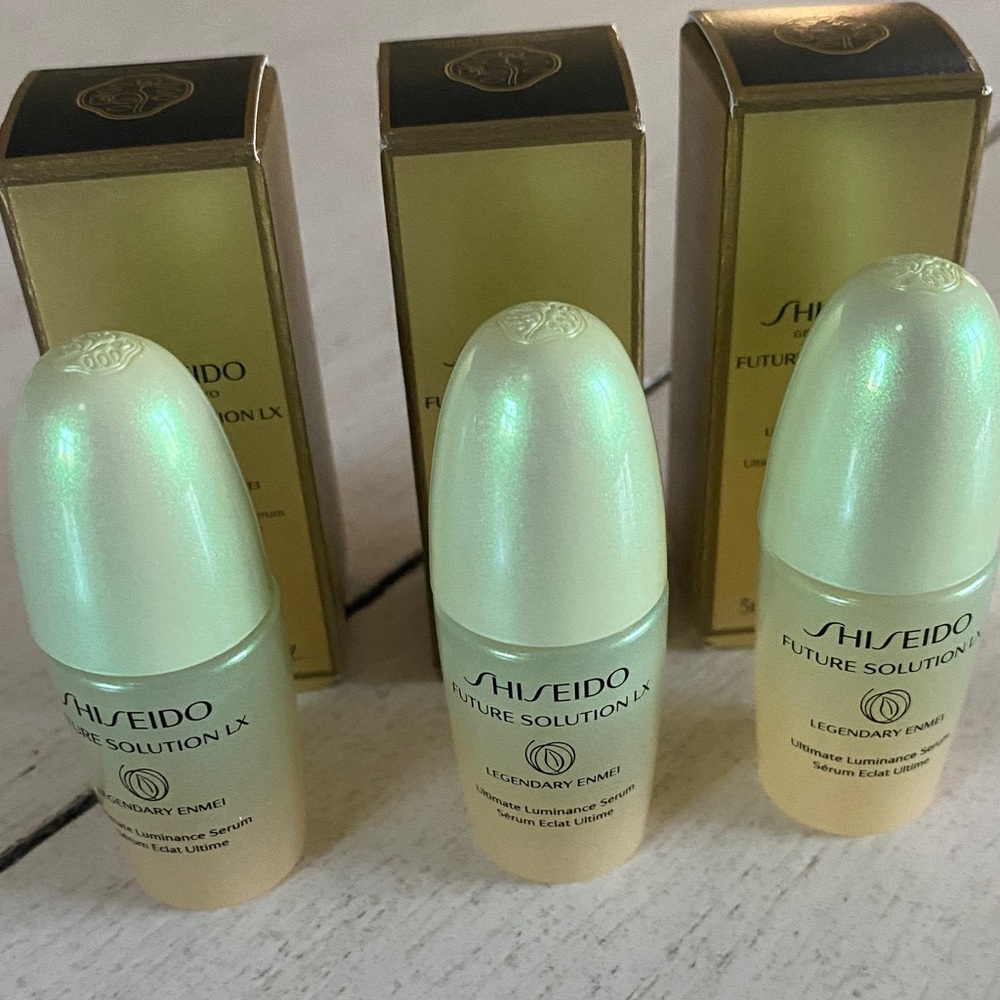 Shiseido Future Solution LX Serum with Gold and Cream Packaging